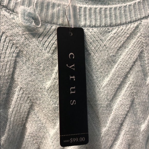 BEAUTIFUL LIGHT BLUE CYRUS SWEATER 😍❤️ - Picture 4 of 4